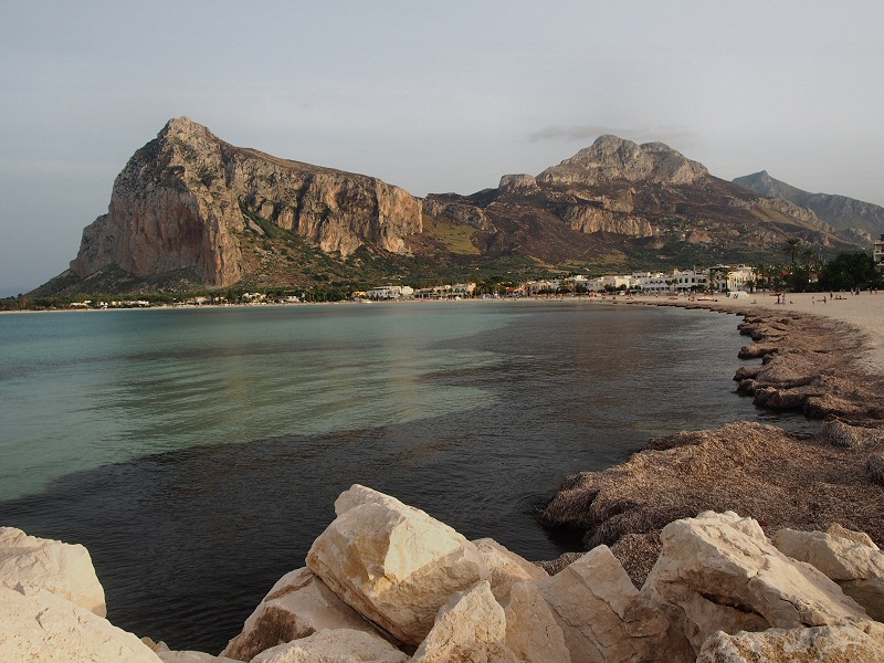 San Vito beach et Le moine qui veille