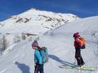 Arrivée su cal de Larche sur une super neige