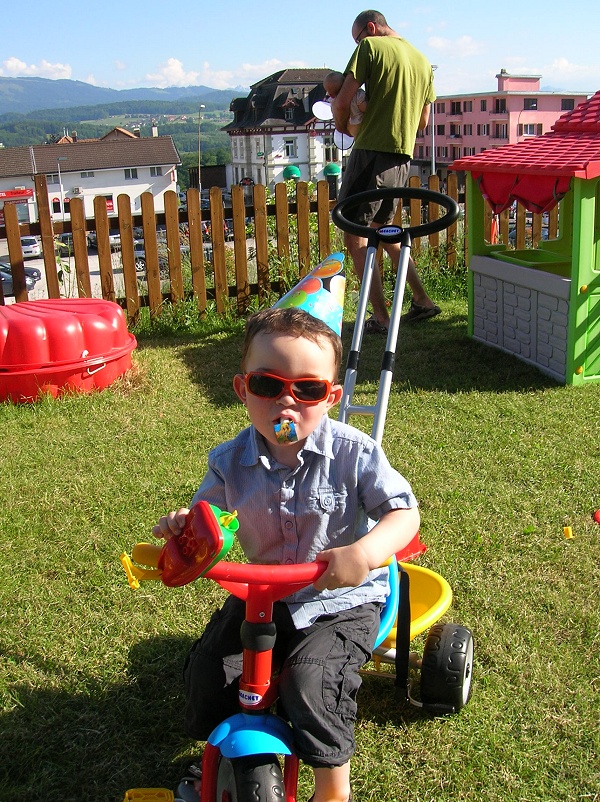 Cyril sur tricycle atomique