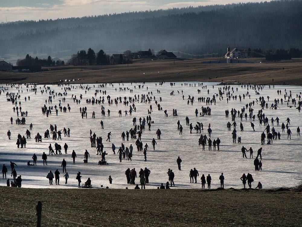 Crowd on Ice, Lac des Taillères