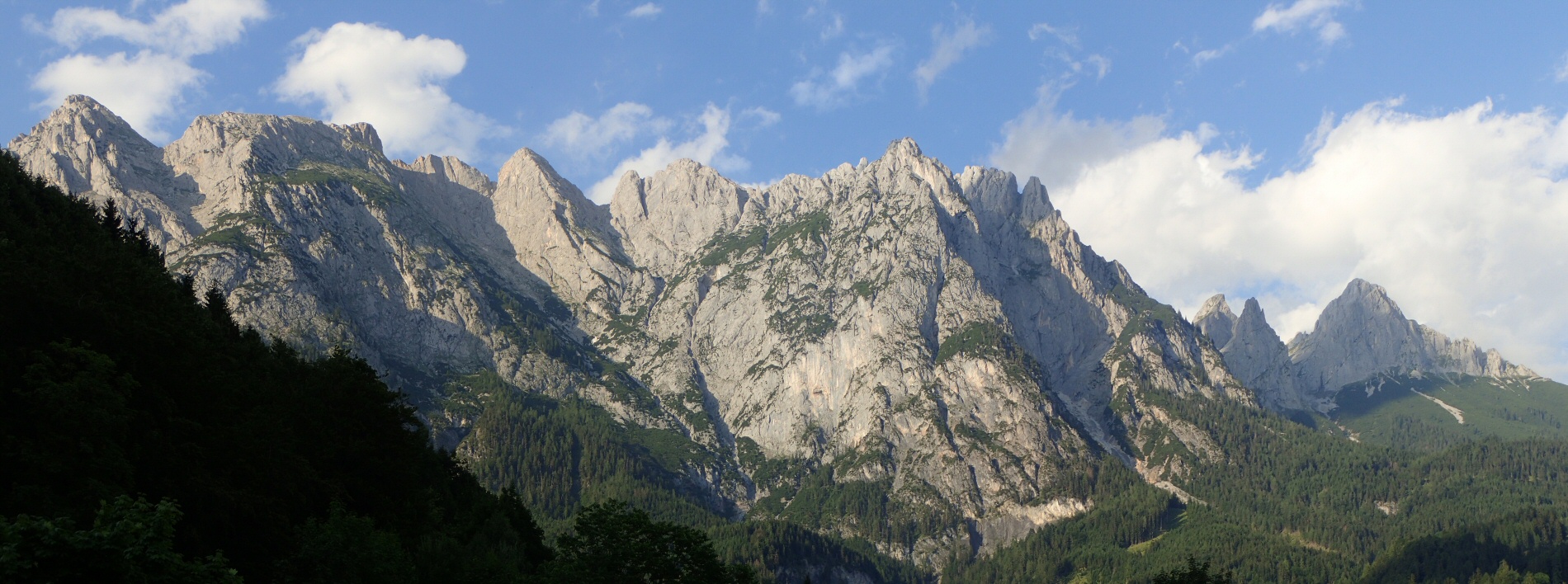 le massif des Hühnerkralkopf au dessus de Werfen