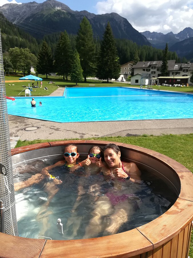 Hot pool a 36° qui contraste avec la piscine à 19° de Bergun
