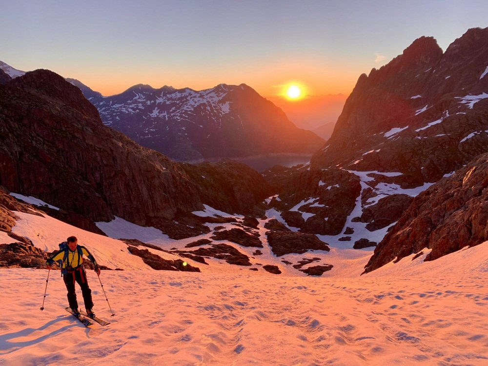 1592914956 716636072BI